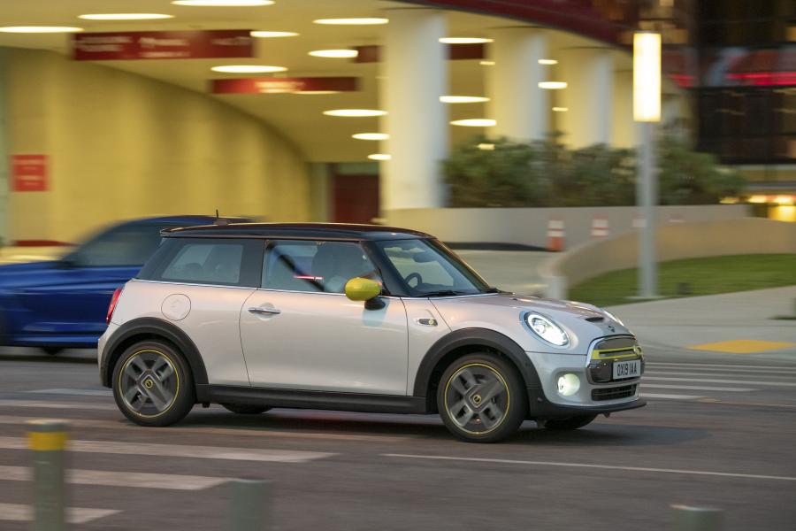  Mini Cooper SE (F56) 2019 года  (WW) (фото 15 из 132)